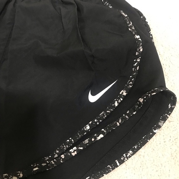 Nike Short - Picture 4 of 9